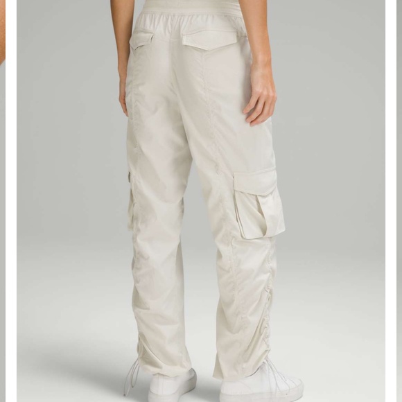 Lululemon Dance Studio Relaxed Fit Mid-Rise Cargo Pant in Bone Size Small - Picture 4 of 13